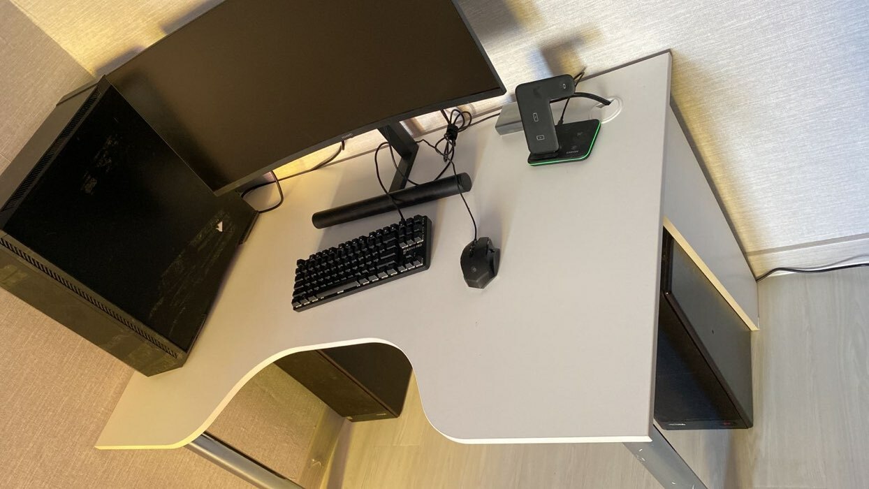 Фотография покупателя товара Стол компьютерный игровой с металлическими опорами «КСТ-18», цвет белый - Фото 1