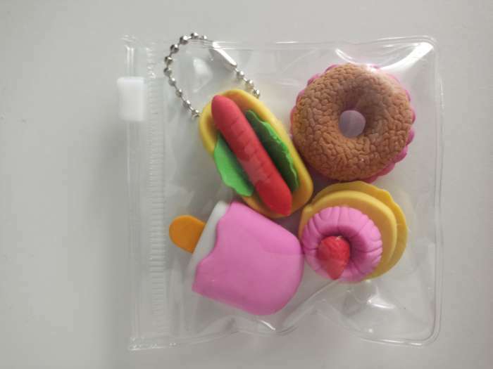 Фотография покупателя товара Набор фигурных ластиков "Десерты", 4 штуки, в пакете на зип-молнии, МИКС (штрихкод на штуке)