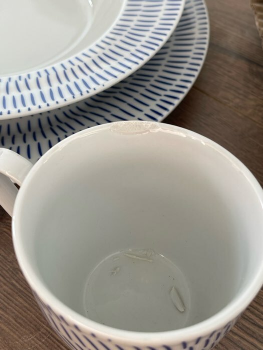 Фотография покупателя товара Набор посуды керамической Доляна «Антик», 24 предмета: тарелки d=19,5/20,5/24 см, чайная пара 200 мл, цвет белый - Фото 3