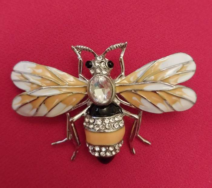 Фотография покупателя товара Брошь «Пчела» медуница, цветная в серебре - Фото 3