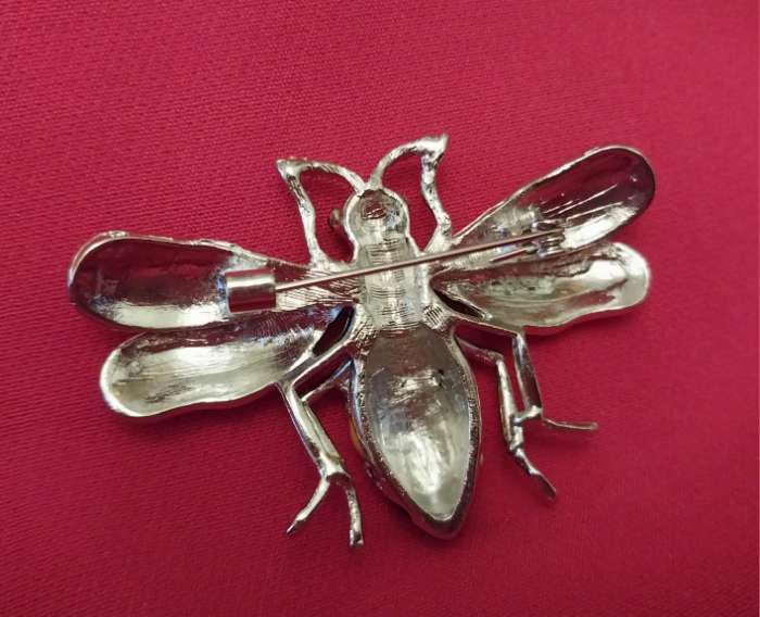 Фотография покупателя товара Брошь «Пчела» медуница, цветная в серебре