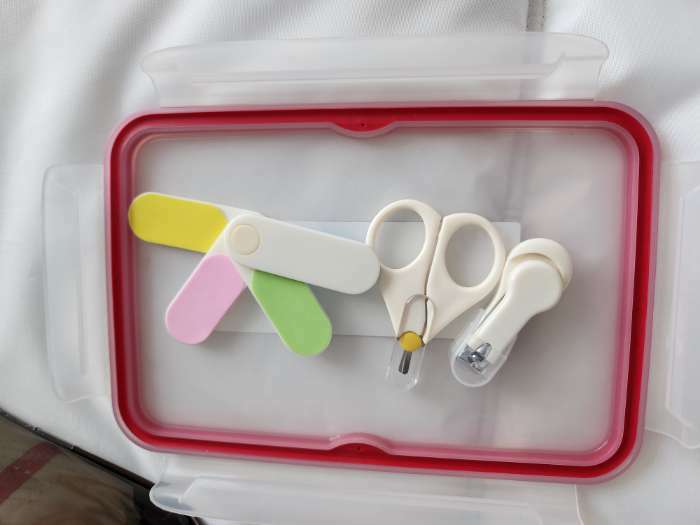 Фотография покупателя товара Набор маникюрный детский, 4 предмета: безопасные ножницы, щипчики с ручкой, пилочка, пинцет, цвет белый - Фото 1