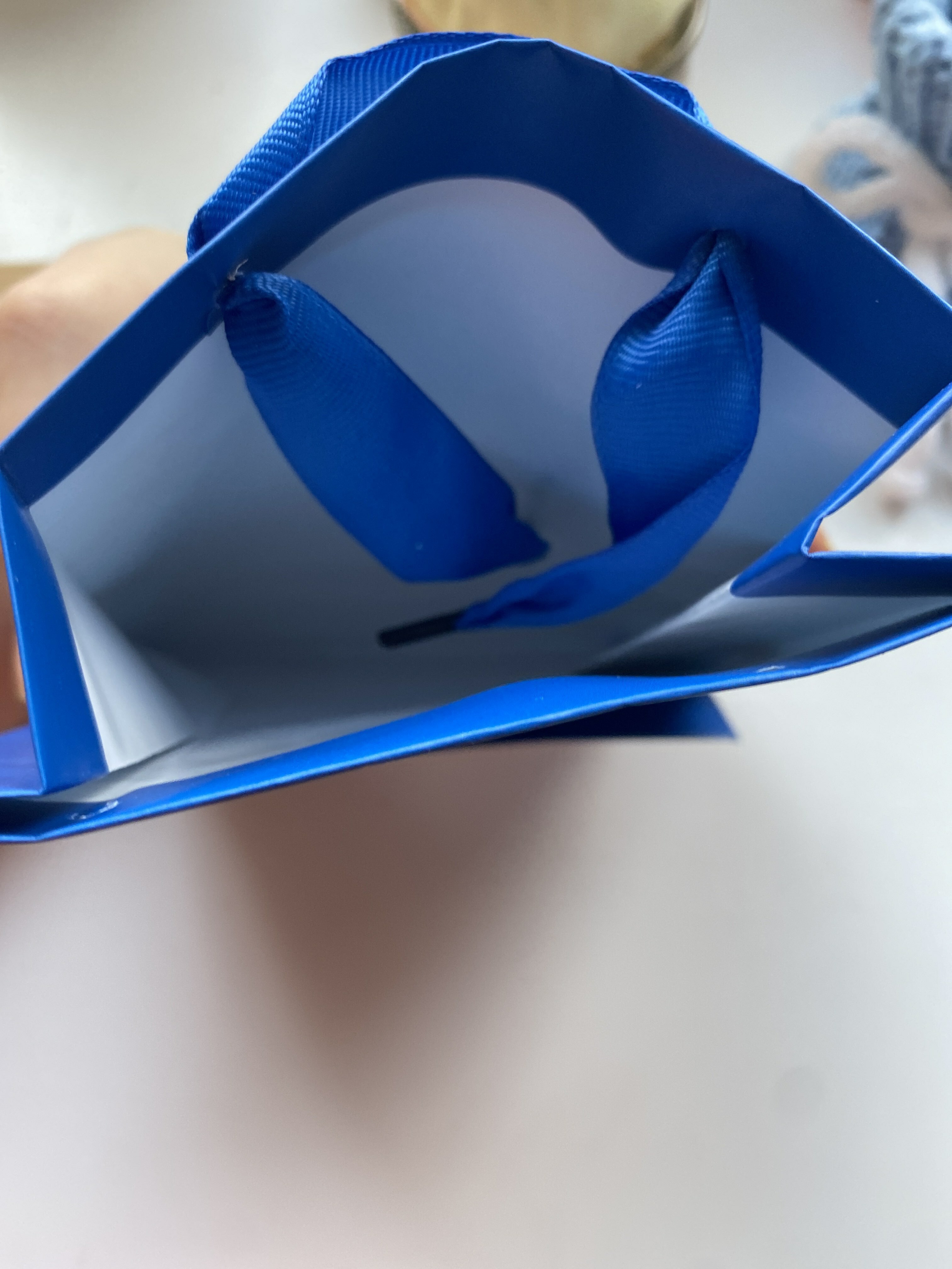 Фотография покупателя товара Пакет подарочный ламинированный, упаковка, «Синий», S 12 х 15 х 5.5 см - Фото 4