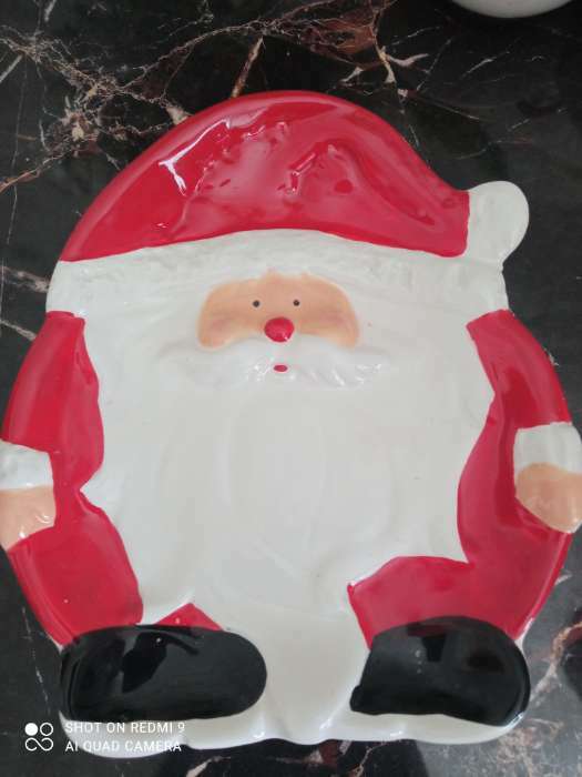Фотография покупателя товара Блюдо керамическое Доляна «Дедушка Мороз», 19,5×17×2,5 см - Фото 3
