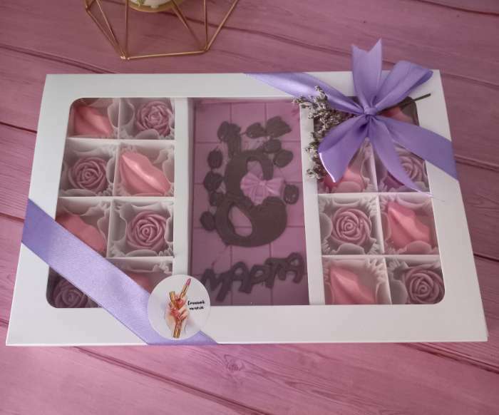 Фотография покупателя товара Коробка по 8 + 8 конфет + шоколад, с окном, белая 30 х 19,5 х 3 см - Фото 17