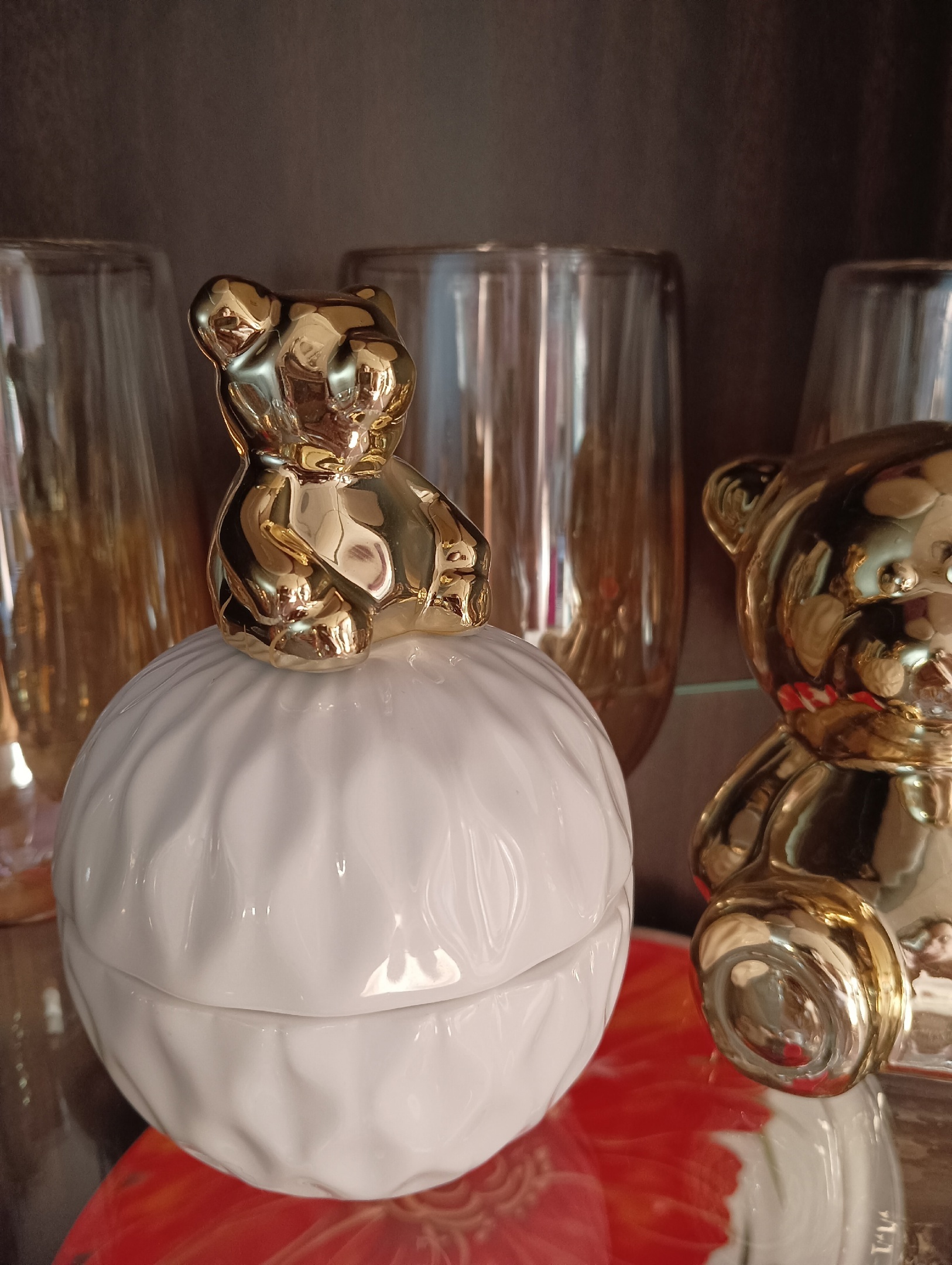 Фотография покупателя товара Банка керамическая для сыпучих продуктов Доляна «Золотой мишка», 130 мл, 8,5×12,5 см, цвет белый - Фото 2