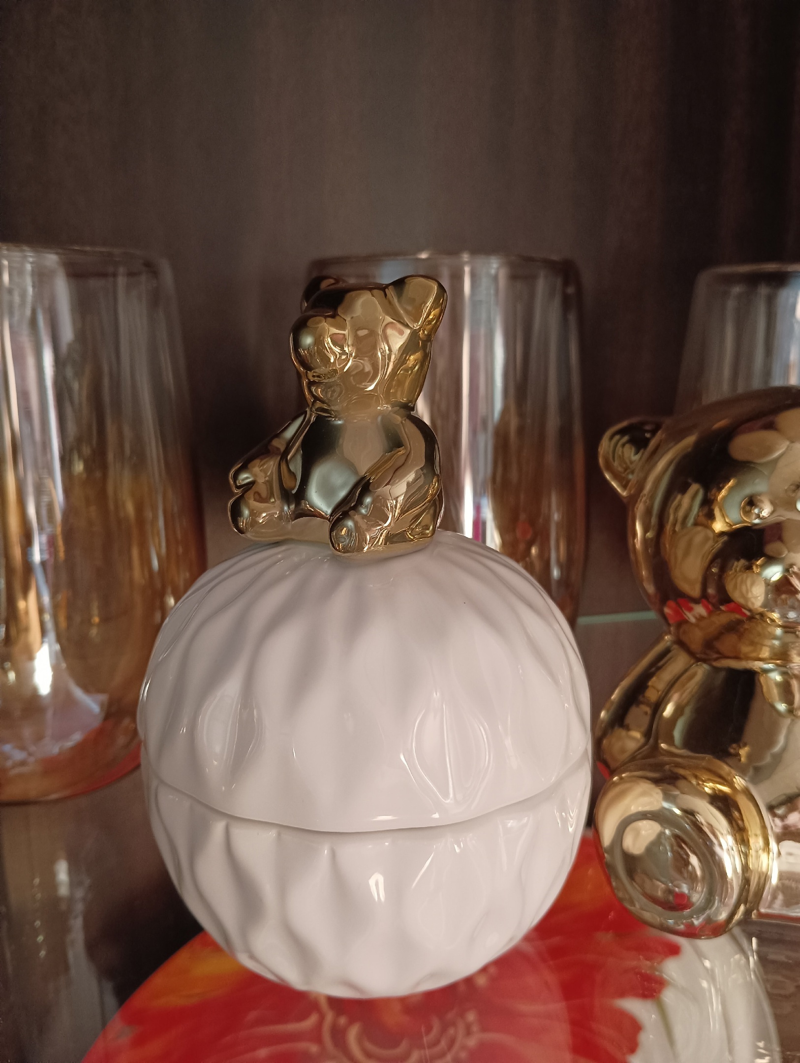 Фотография покупателя товара Банка керамическая для сыпучих продуктов Доляна «Золотой мишка», 130 мл, 8,5×12,5 см, цвет белый - Фото 1