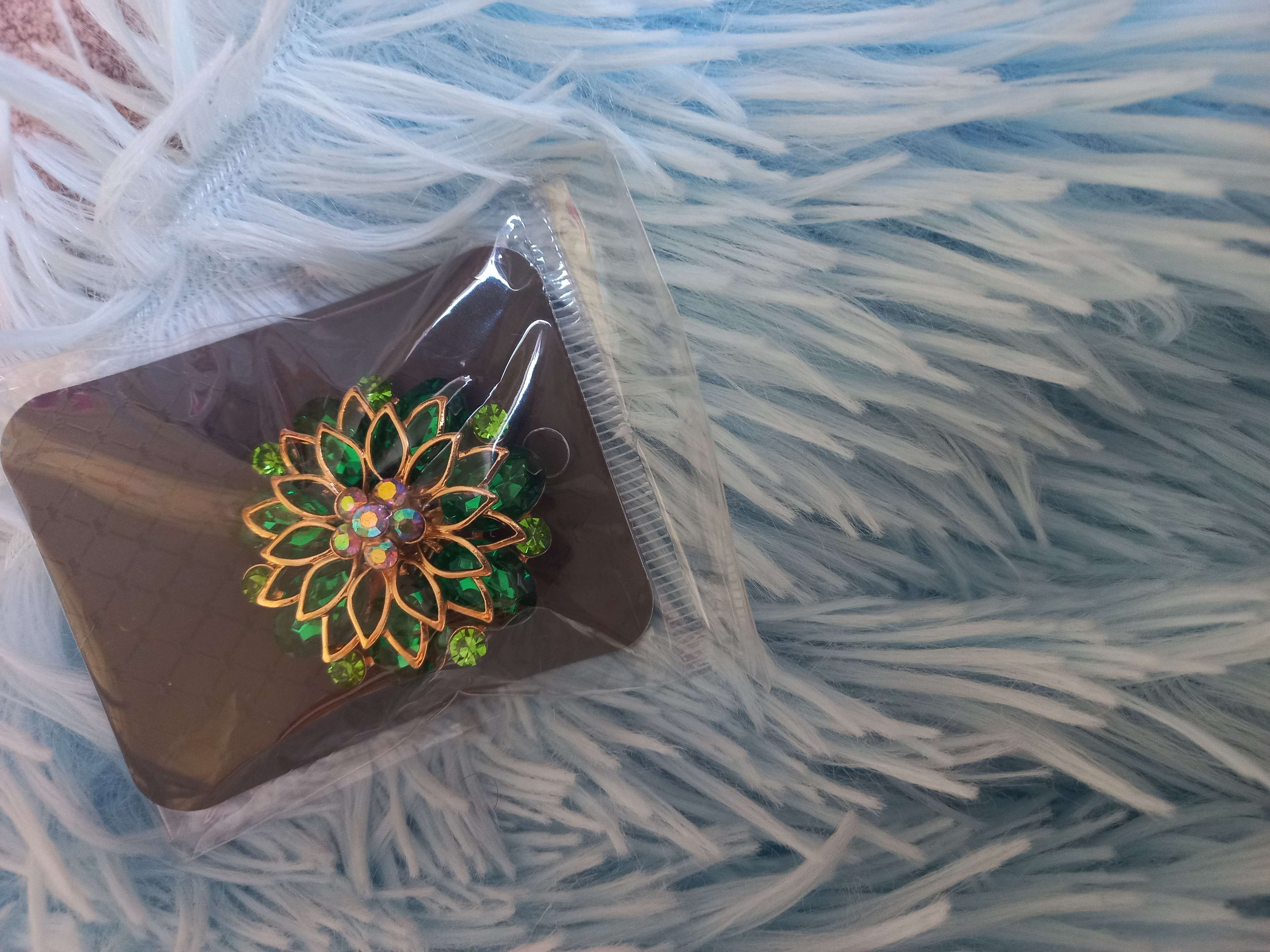 Фотография покупателя товара Брошь «Цветок» хризантемы, цвет зелёный в золоте