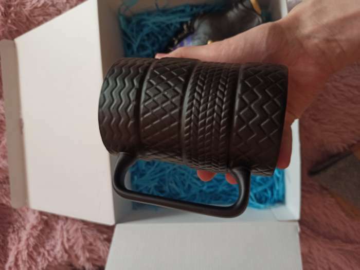 Фотография покупателя товара Кружка керамическая «Шины», 460 мл, цвет чёрный - Фото 2
