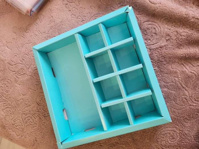 Фотография покупателя товара Коробка под 8 конфет + шоколад, с окном, голубая, 17,7 х 17,85 х 3,85 см - Фото 19