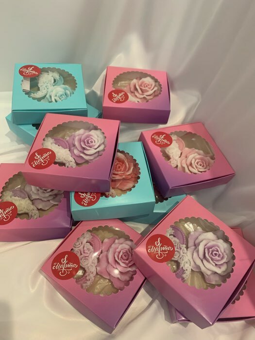 Фотография покупателя товара Подарочная коробка сборная с окном, розово-сиреневая, 11,5 х 11,5 х 3 см - Фото 1