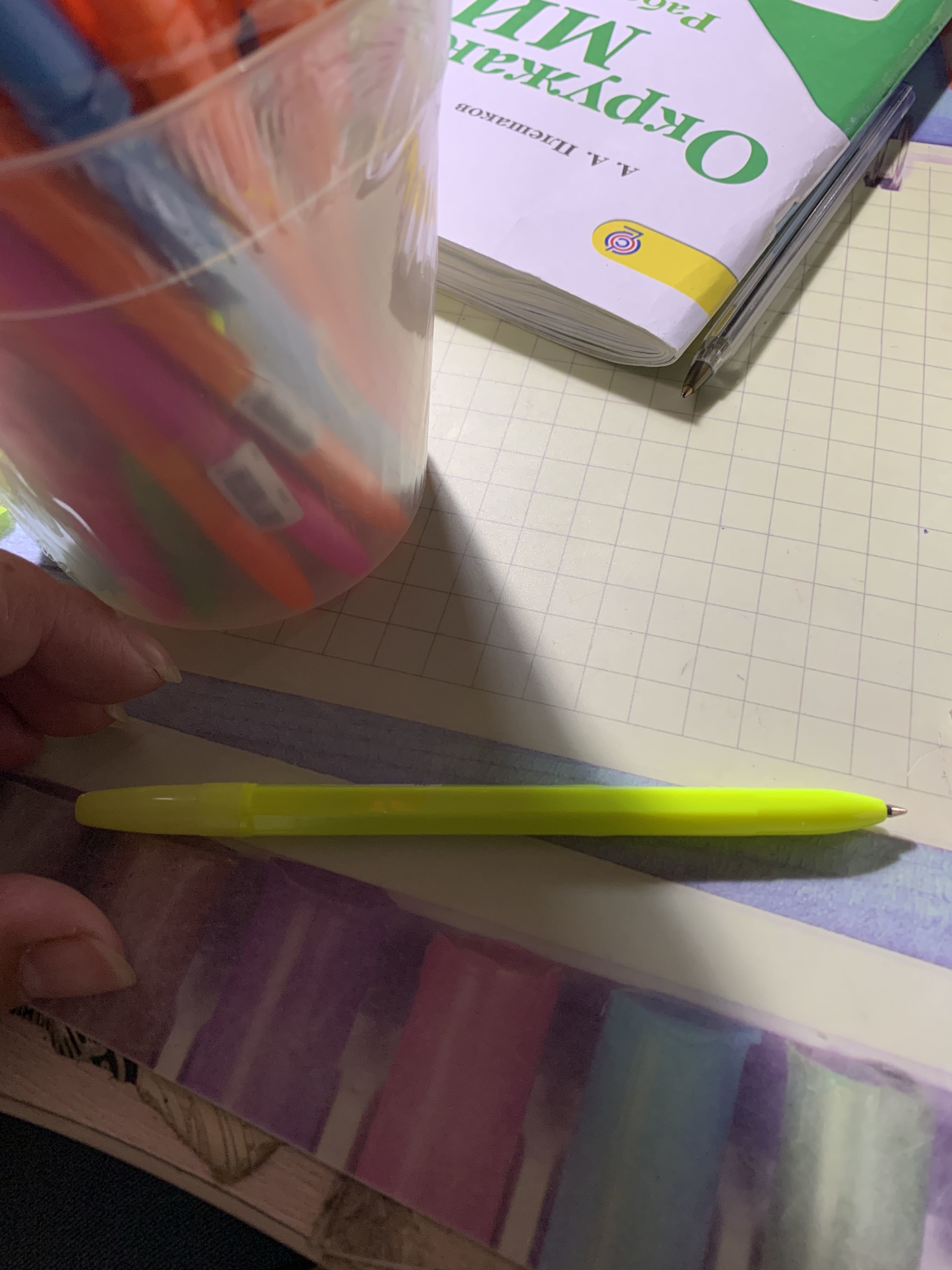Фотография покупателя товара Ручка шариковая Стамм "Оптима" Neon, узел 0.7 мм, стержень 134 мм, чернила синие на масляной основе, микс - Фото 2