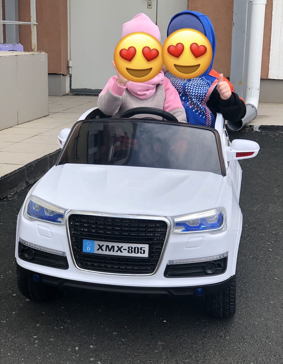 Фотография покупателя товара Электромобиль «Кроссовер», 2 мотора, EVA колёса, кожаное сидение, цвет чёрный - Фото 1