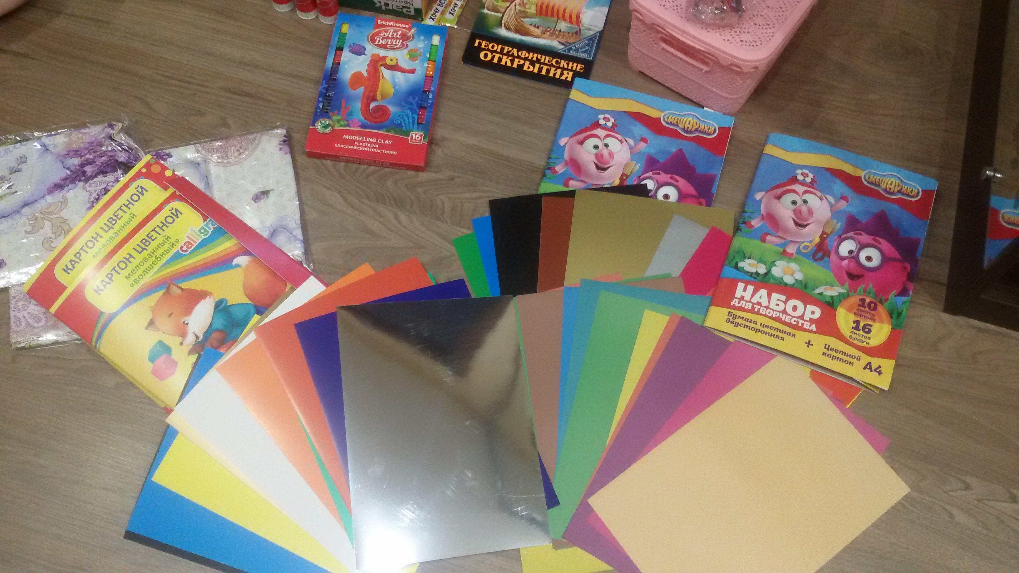 Фотография покупателя товара Набор "Смешарики" А4: 10л цветного одностороннего картона + 16л цветной двусторонней бумаги - Фото 9