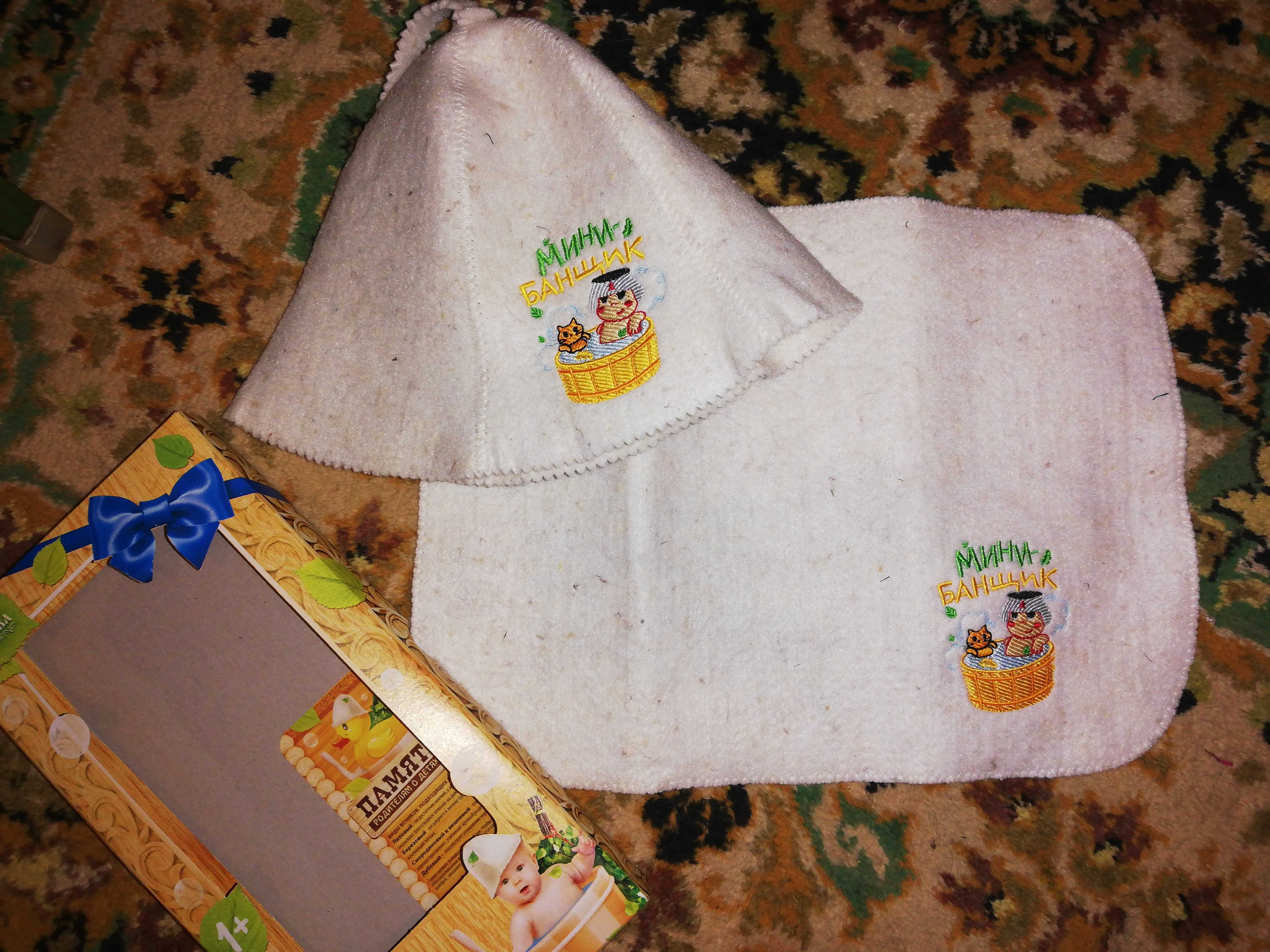 Фотография покупателя товара Набор банный детский "Мини-банщик": коврик и шапка - Фото 2