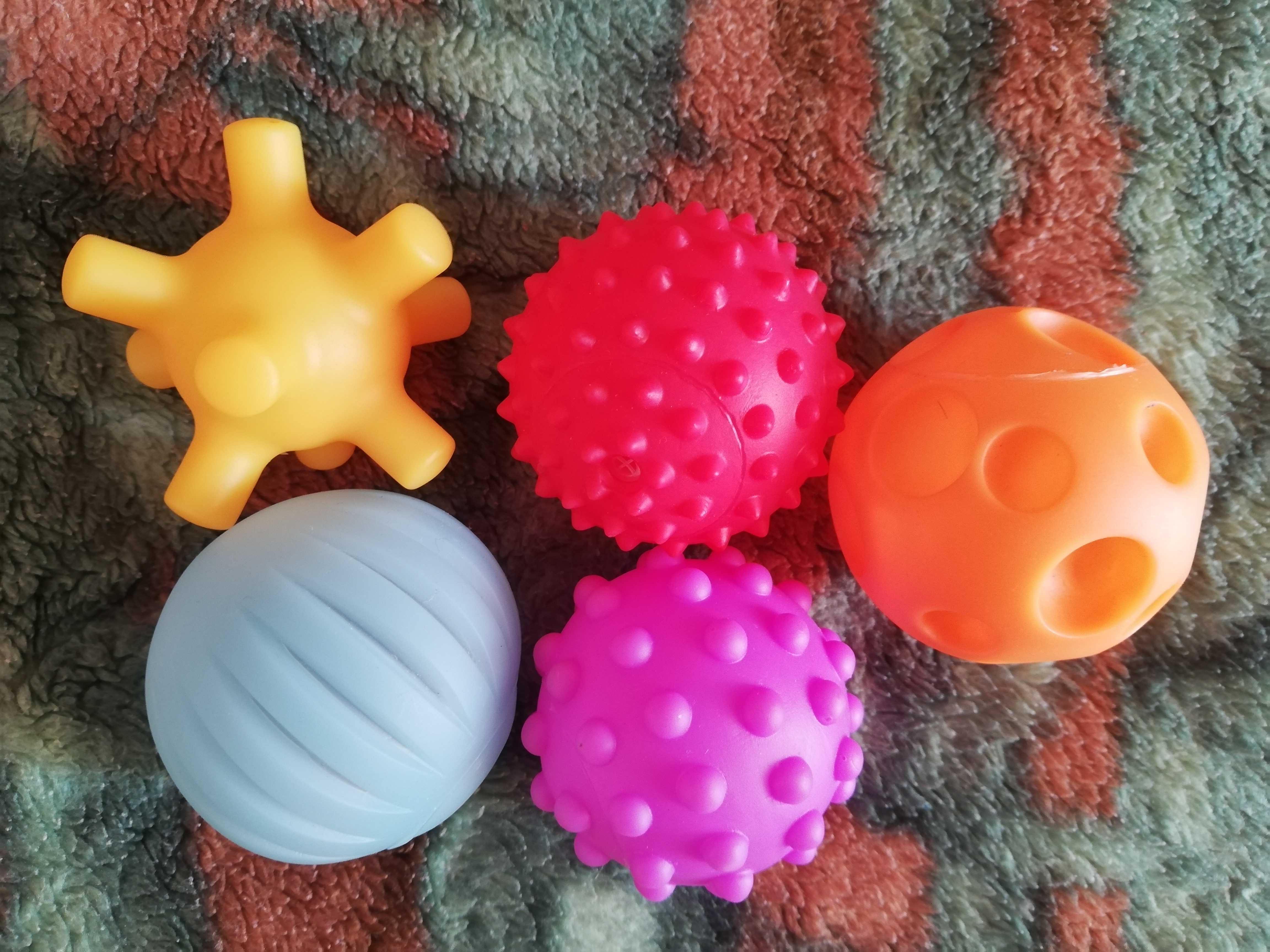 Фотография покупателя товара Набор развивающих тактильных мячиков «Космос», с пищалкой, 6 шт, виды МИКС, Крошка Я