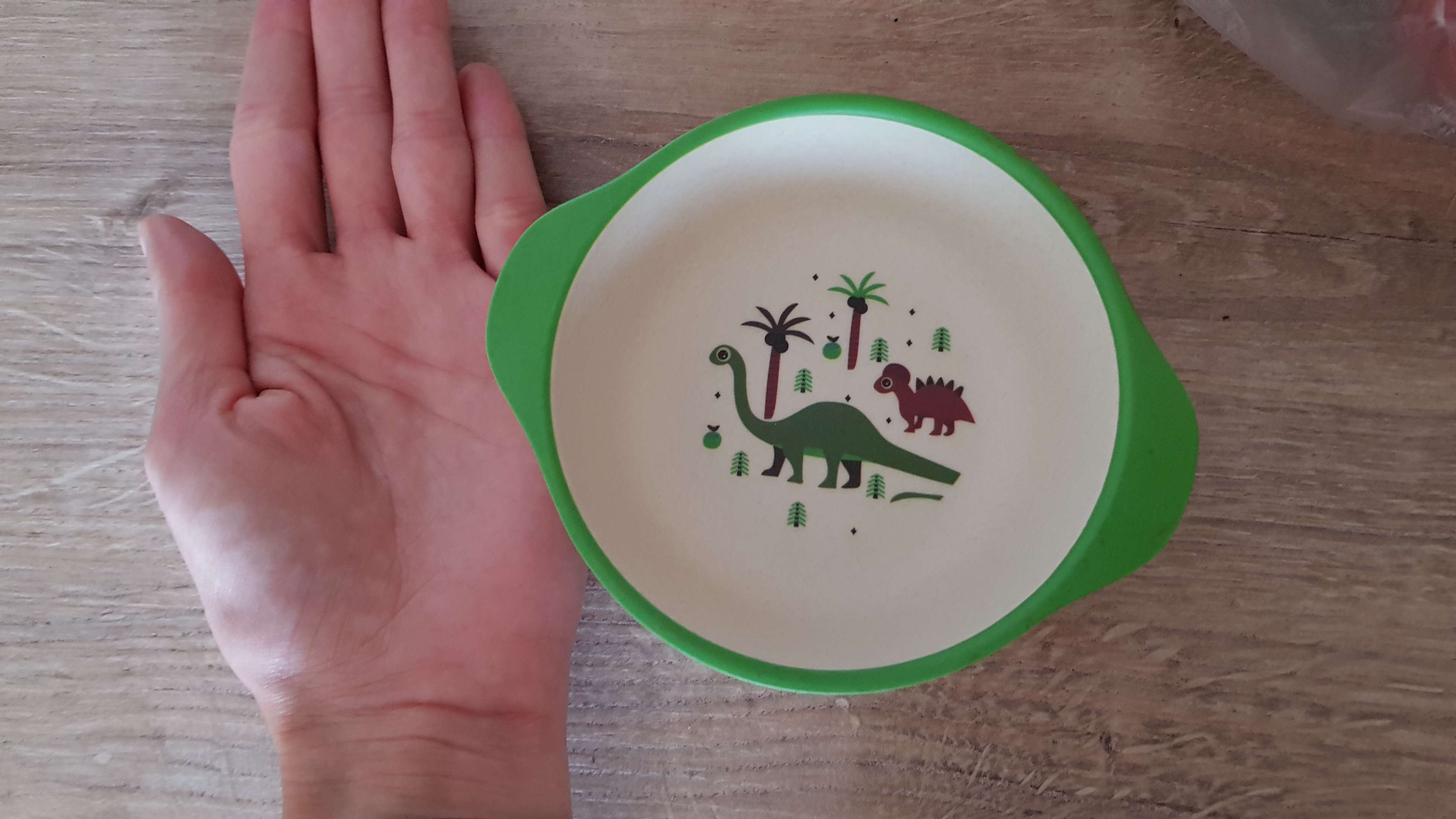 Фотография покупателя товара Набор детской посуды из бамбука «Динозаврики», 5 предметов: тарелка, миска, стакан, столовые приборы - Фото 2