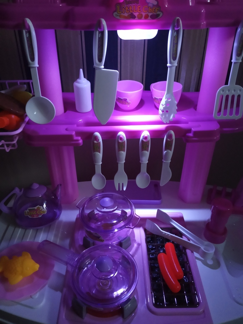 Фотография покупателя товара Игровой набор «Лучшая кухня» с аксессуарами, свет, звук, бежит вода из крана, 33 предмета - Фото 27
