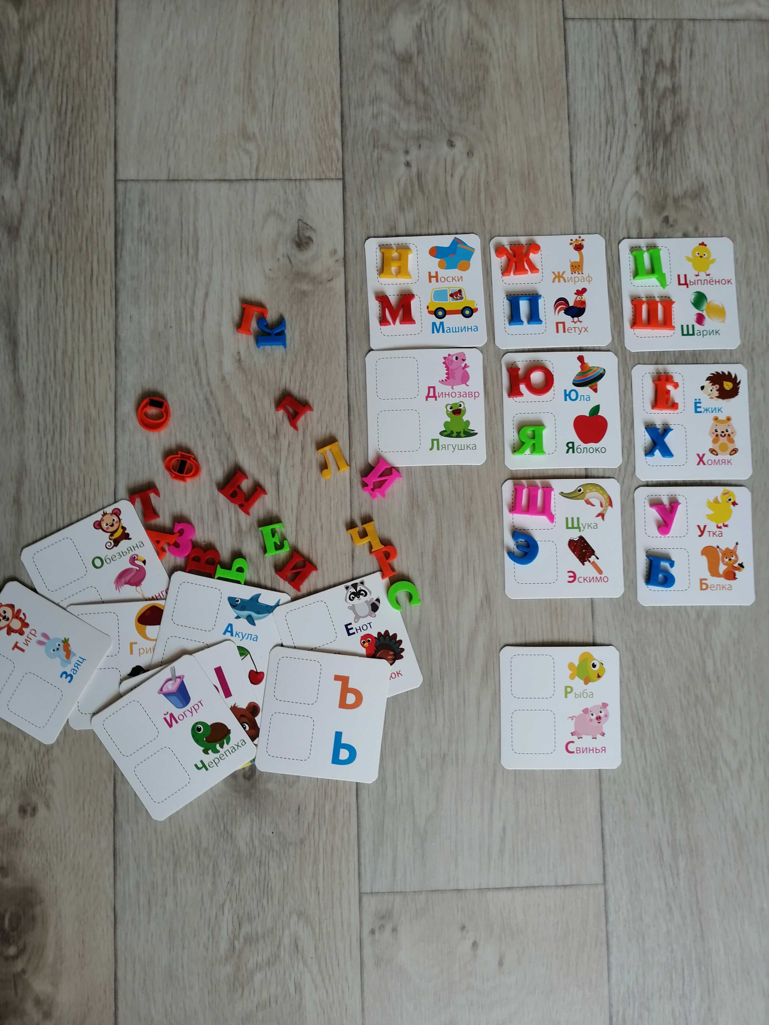 Фотография покупателя товара Обучающий набор магнитные буквы с карточками «Учим буквы», по методике Монтессори