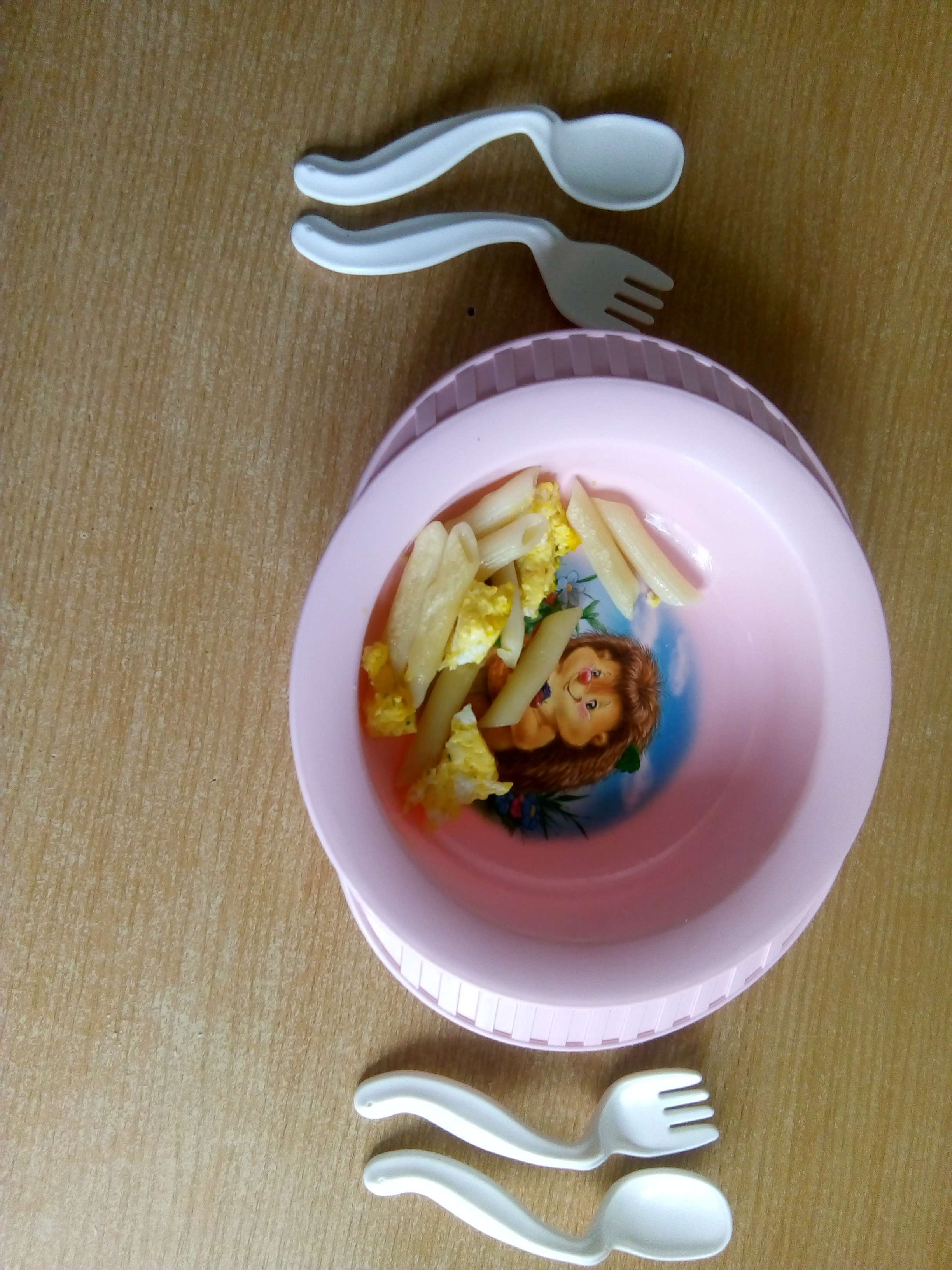 Фотография покупателя товара Набор детской посуды: тарелка на присоске, 500 мл, ложка, 2 шт., вилка, 2 шт., цвета МИКС - Фото 12