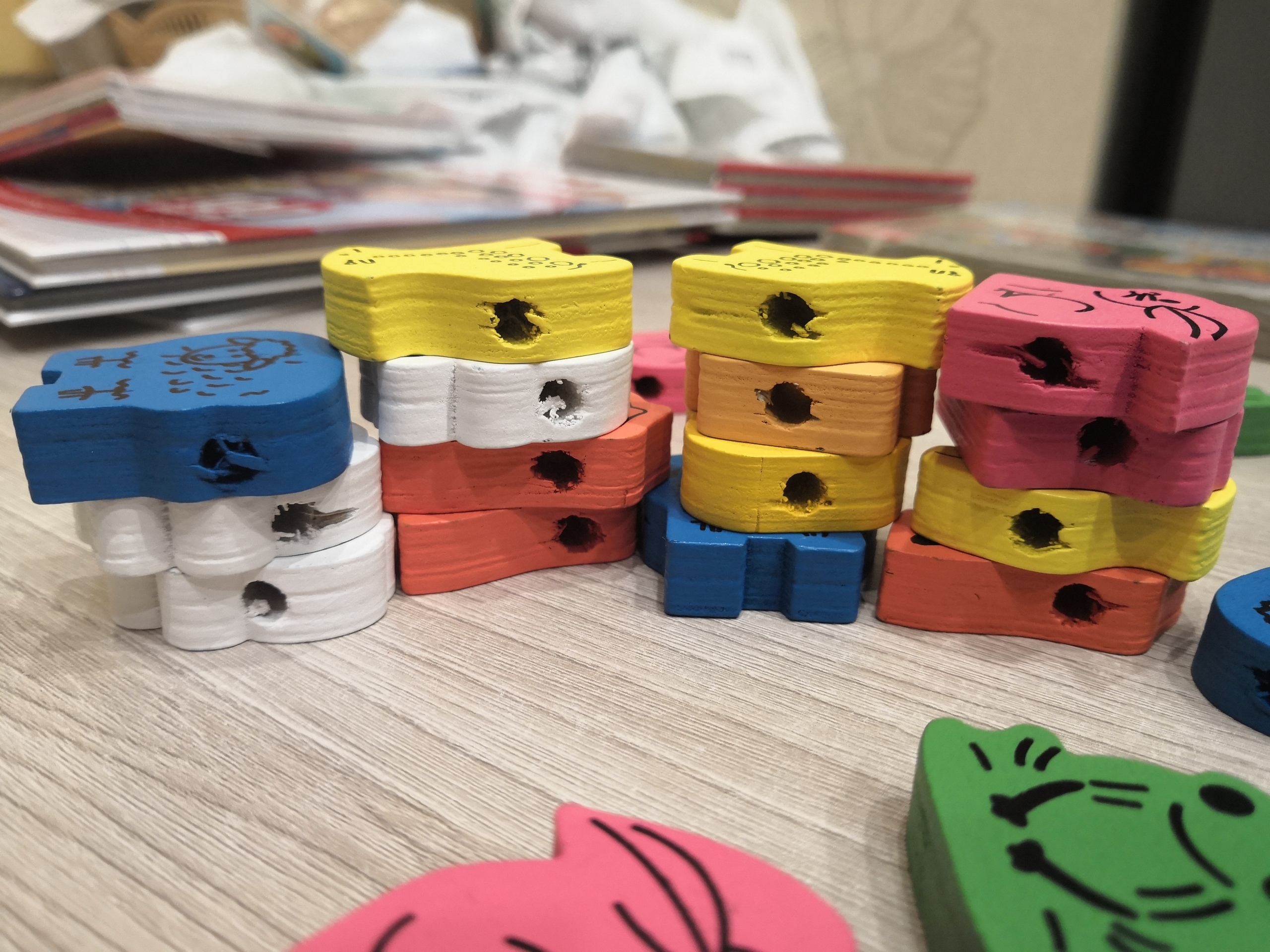 Фотография покупателя товара Шнуровка в банке 40 деталей "Животные", 2 иглы, 2 шнурка, цвета МИКС - Фото 15