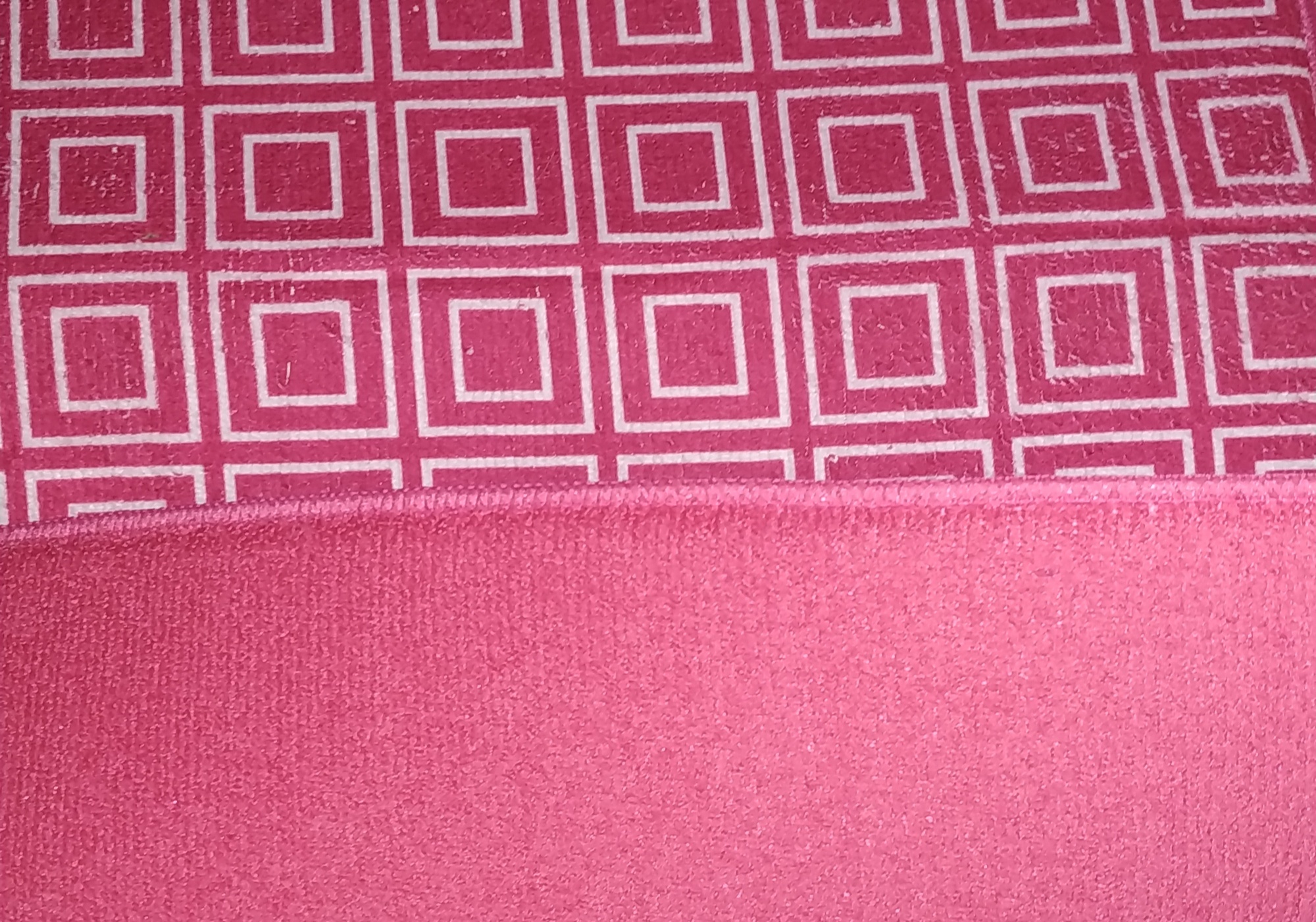 Фотография покупателя товара Коврик для сушки посуды Доляна «Квадраты», 38×51 см, микрофибра, цвет розовый - Фото 3