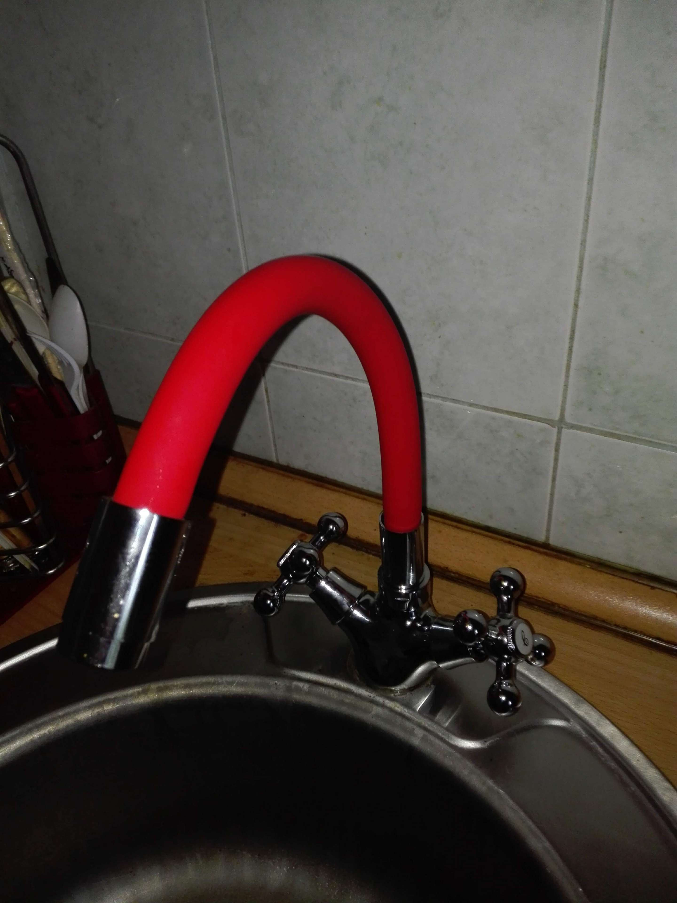 Фотография покупателя товара Cмеситель для кухни Accoona A9871N, двухвентильный, силиконовый излив, силумин, красный/хром - Фото 2