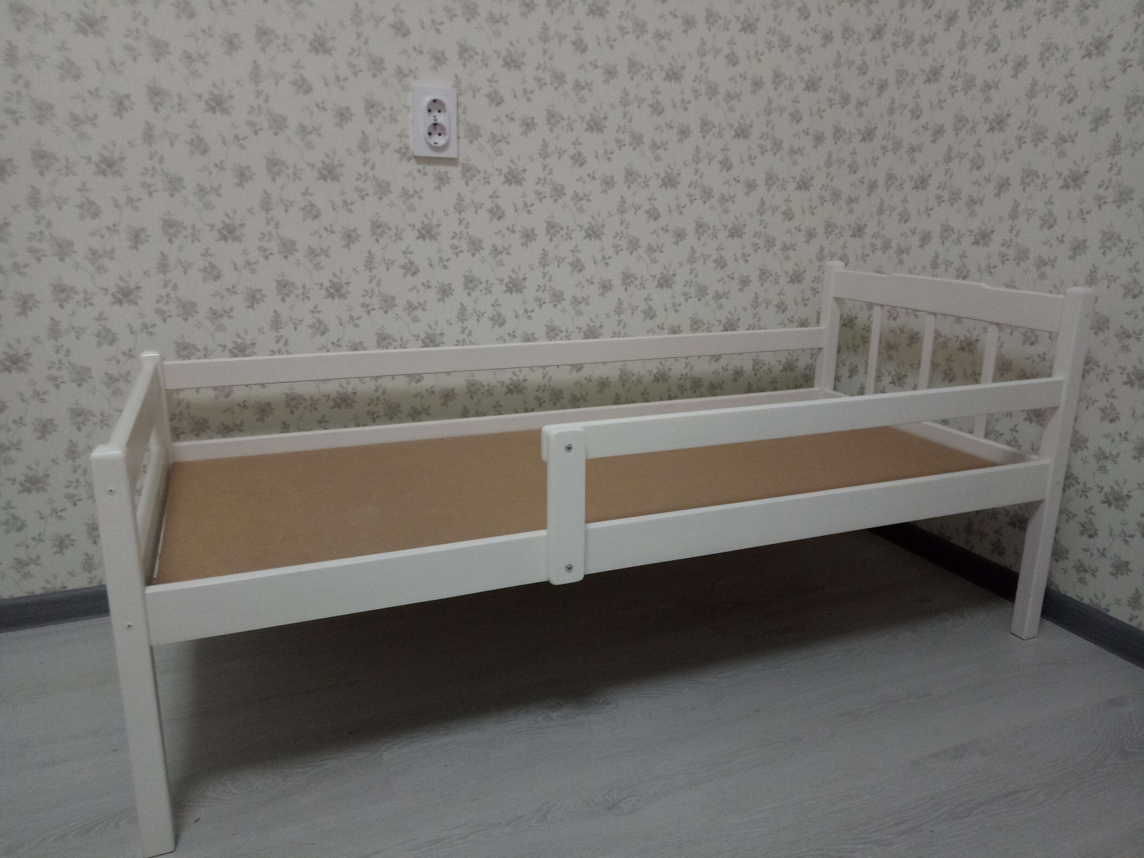 Фотография покупателя товара Детская кроватка «Стандарт» из массива, с бортиком, цвет белый - Фото 2