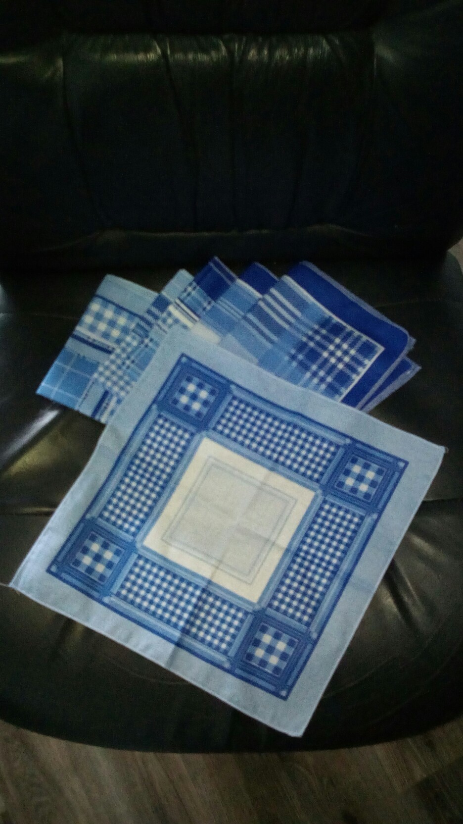Фотография покупателя товара Мужские носовые платки "Этель" размер 30х30 см, (набор 12 шт,), цвет синий, рисунок МИКС