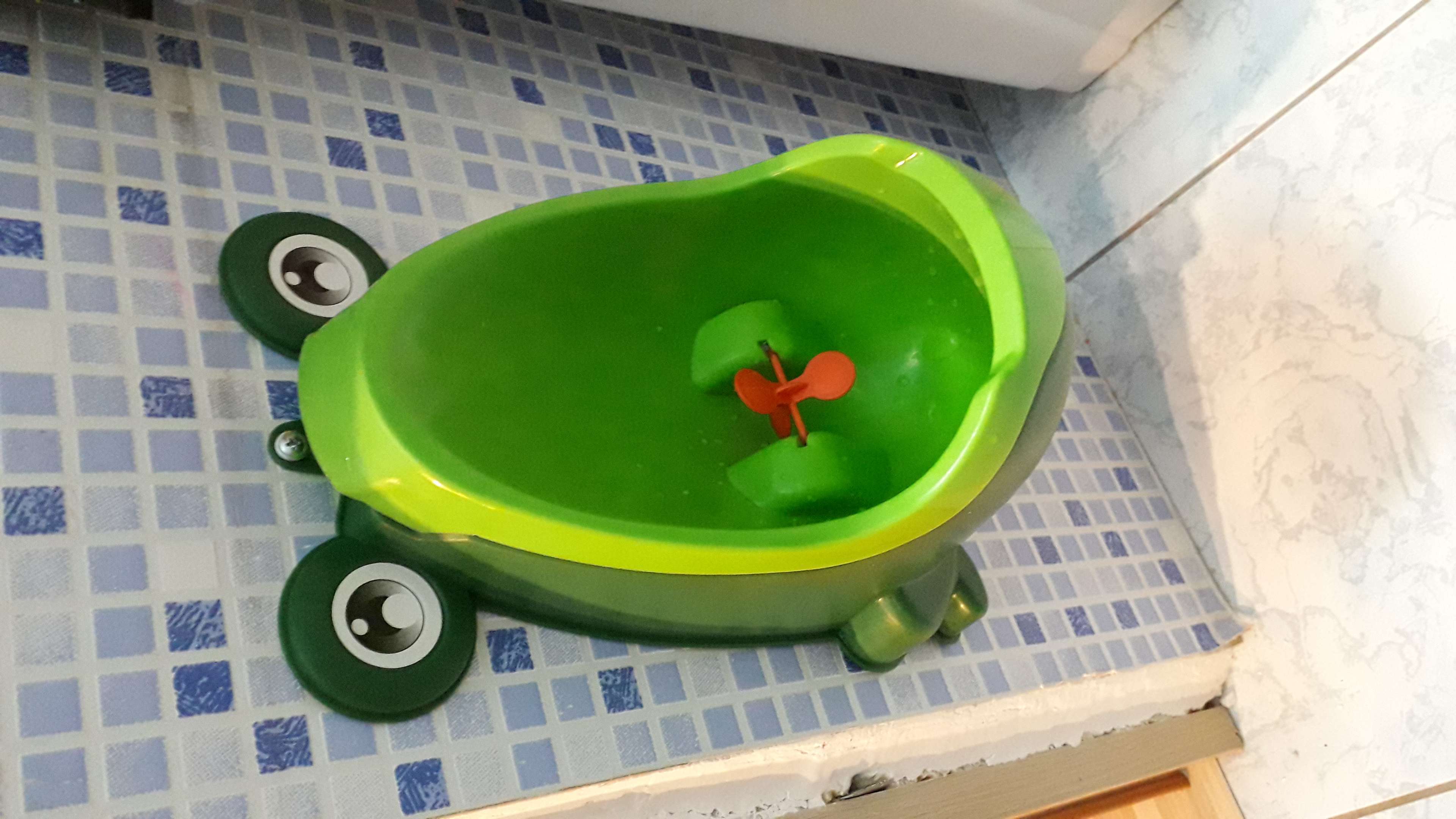Фотография покупателя товара Писсуар детский «Лягушка», цвет зелёный МИКС
