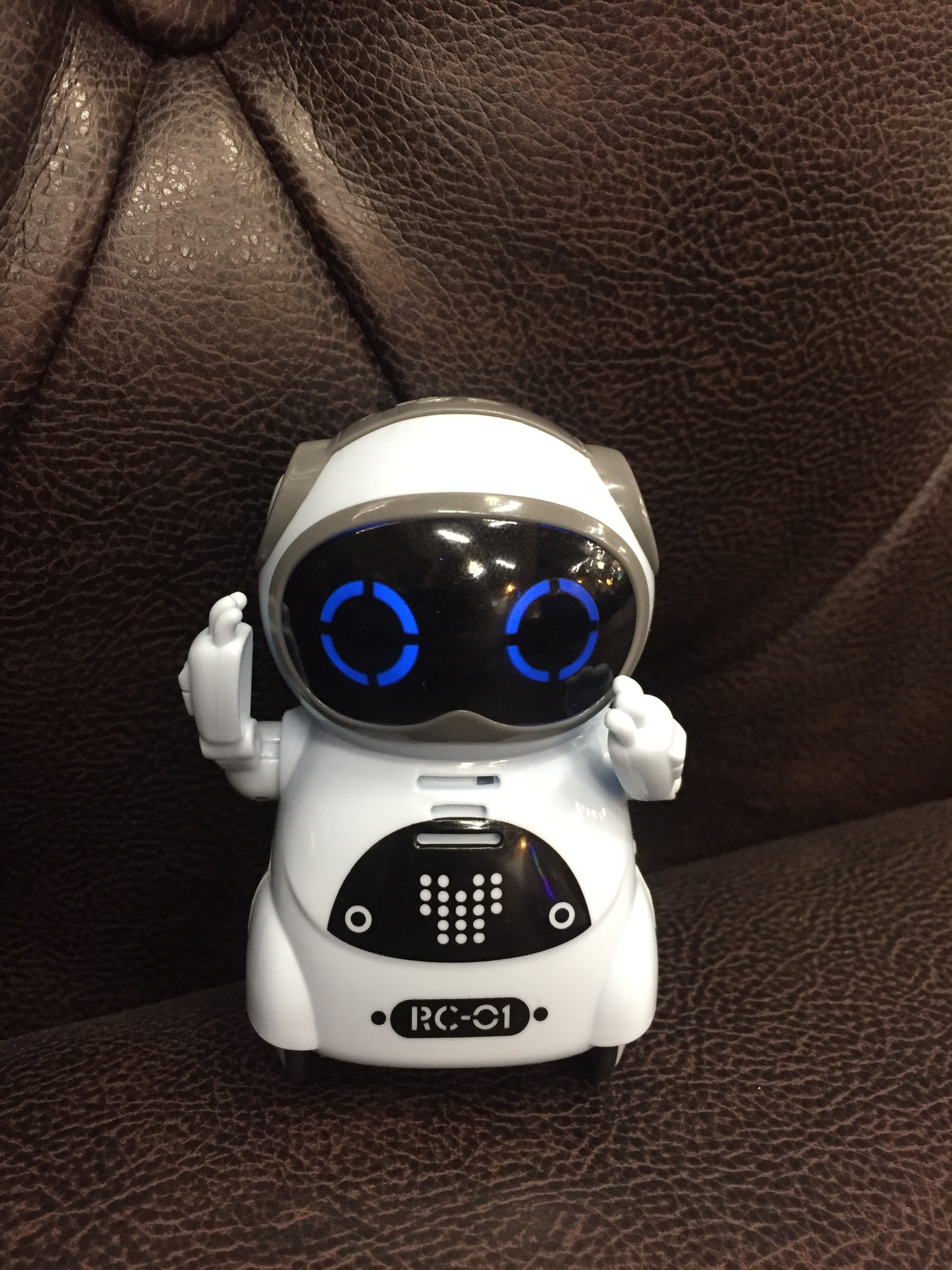 Фотография покупателя товара IQ Робот-игрушка интерактивный «ВИЛЛИ», танцует, функция повторения, световые и звуковые эффекты, русское озвучивание