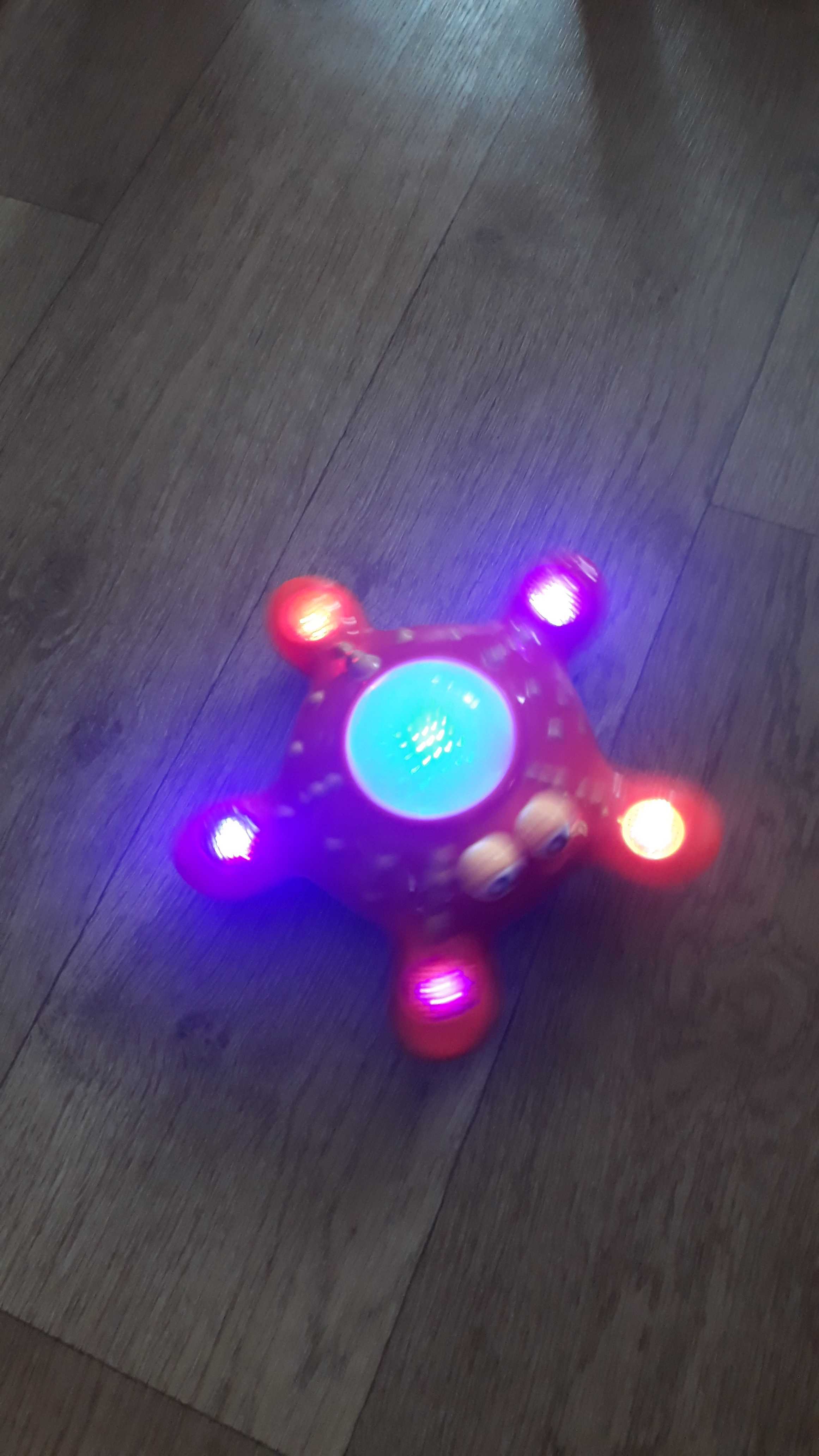 Фотография покупателя товара Развивающая игрушка «Морская звезда», двигается, вращается на 360 градусов, световые и звуковые эффекты, МИКС - Фото 5
