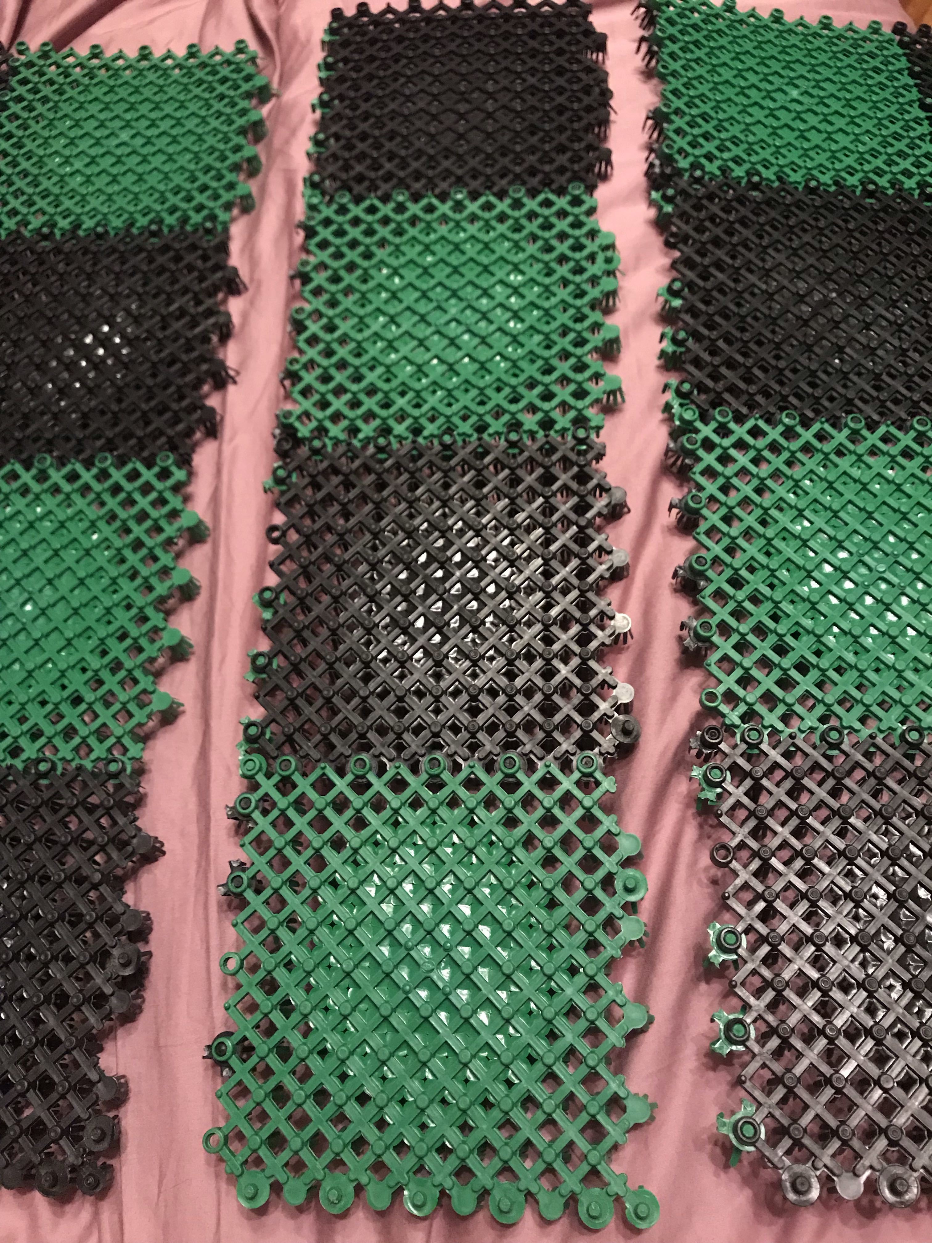 Фотография покупателя товара Покрытие ковровое щетинистое «Травка», 54×81 см, цвет чёрно-зелёный - Фото 2