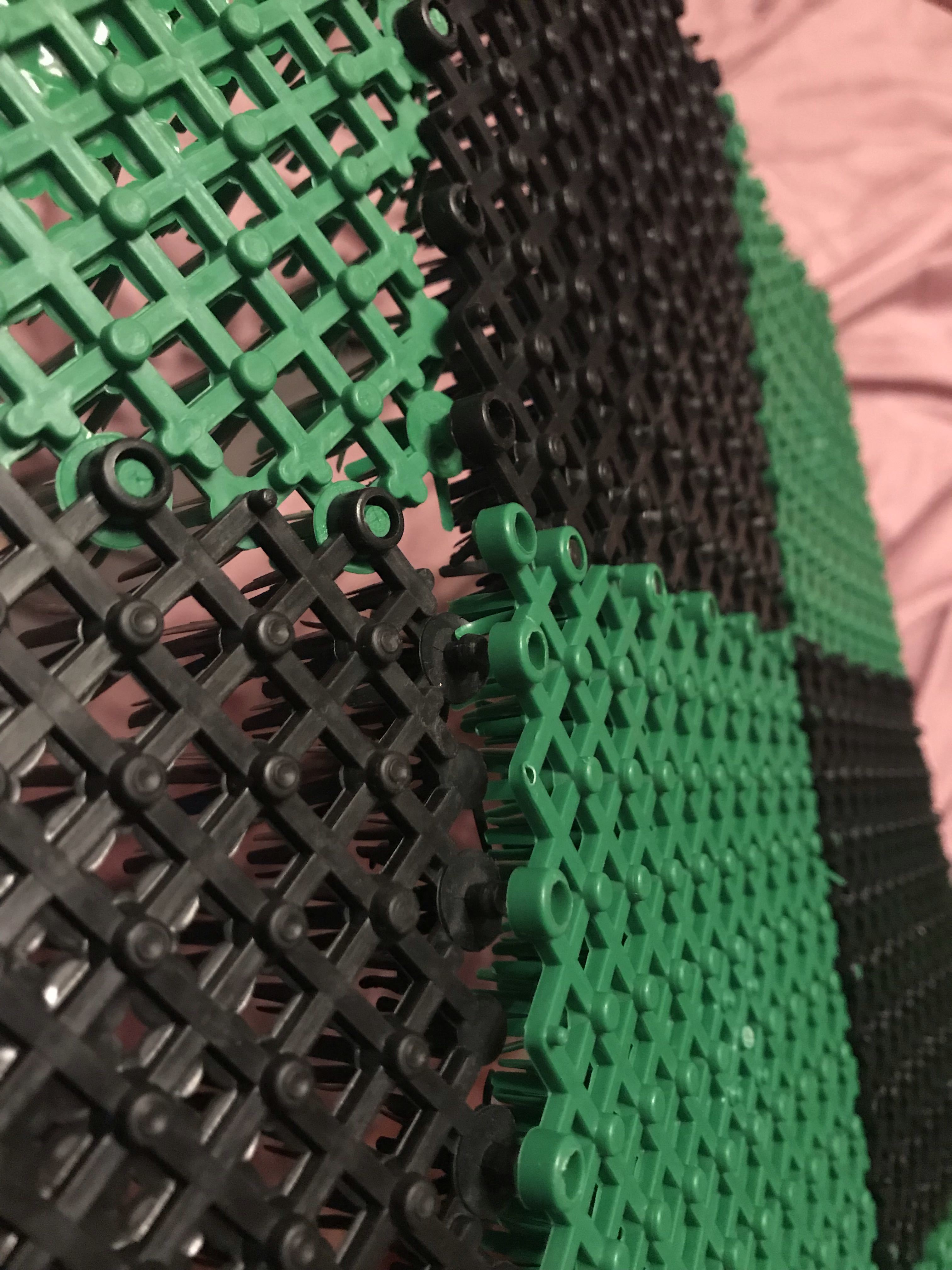 Фотография покупателя товара Покрытие ковровое щетинистое «Травка», 54×81 см, цвет чёрно-зелёный