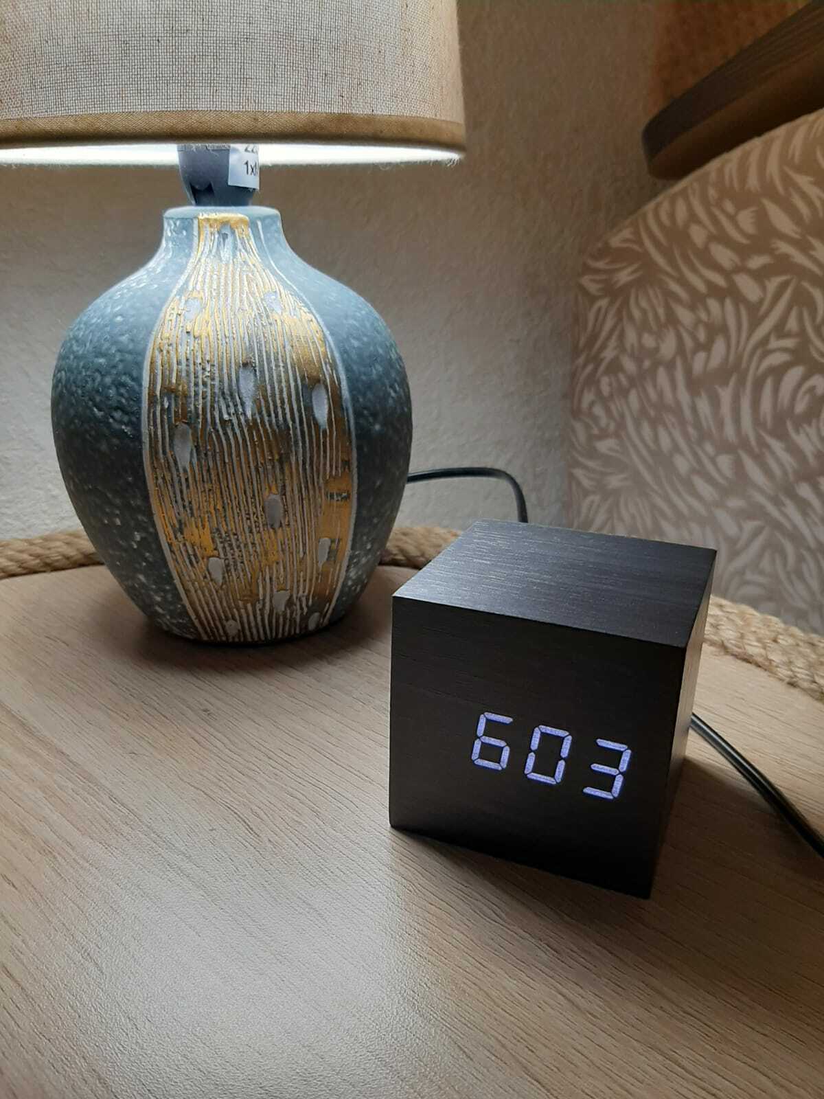 Фотография покупателя товара Часы - будильник электронные "Цифра" настольные с термометром, деревянные, 6.5 см, ААА, USB
