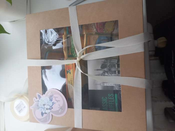 Фотография покупателя товара Коробка складная, крышка-дно,с окном, крафт, 25 х 25 х 12 см - Фото 3