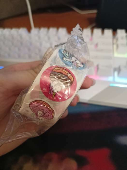 Фотография покупателя товара Наклейка бумага "Единорожки и пончики" d=2,5 см 500 шт в рулоне 3х6,5х6,5 см - Фото 1
