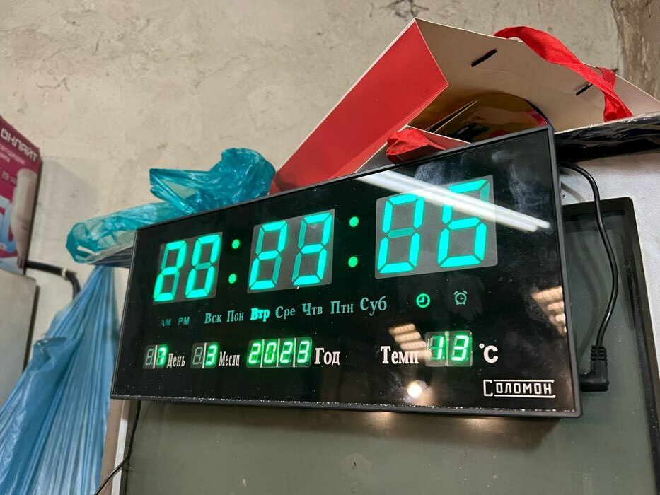 Фотография покупателя товара Часы электронные настенные, настольные "Соломон", с будильником, 15 х 36 см, зеленые цифры - Фото 2