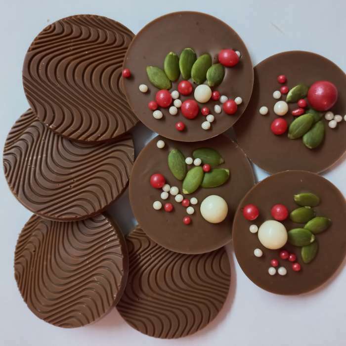 Фотография покупателя товара Форма для шоколада KONFINETTA «Круг», 33×16,4×2,5 см, 8 ячеек - Фото 1