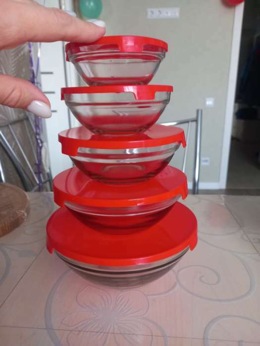 Фотография покупателя товара Салатники Доляна «Классика», набор 5 шт.: 130/200/350/500/900 мл, с крышками, стекло, розовый - Фото 9