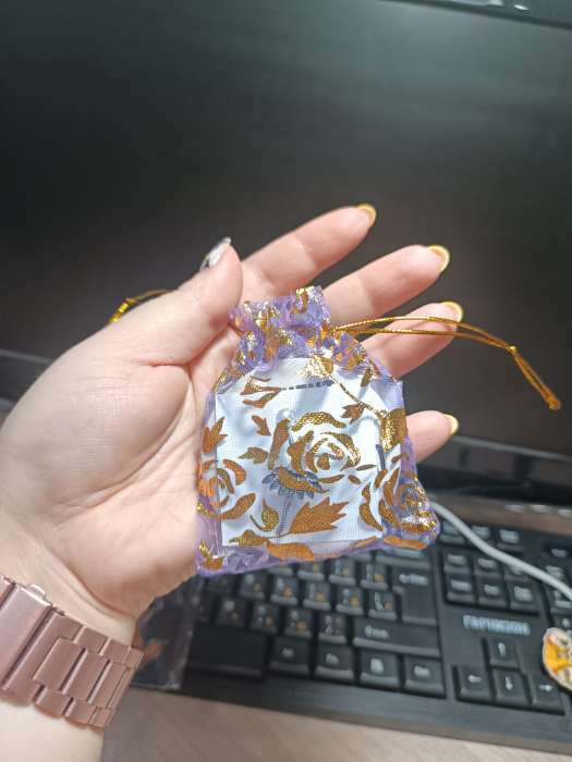 Фотография покупателя товара Мешочек подарочный «Розы золотистые», 7×9 см, фиолетовый - Фото 2