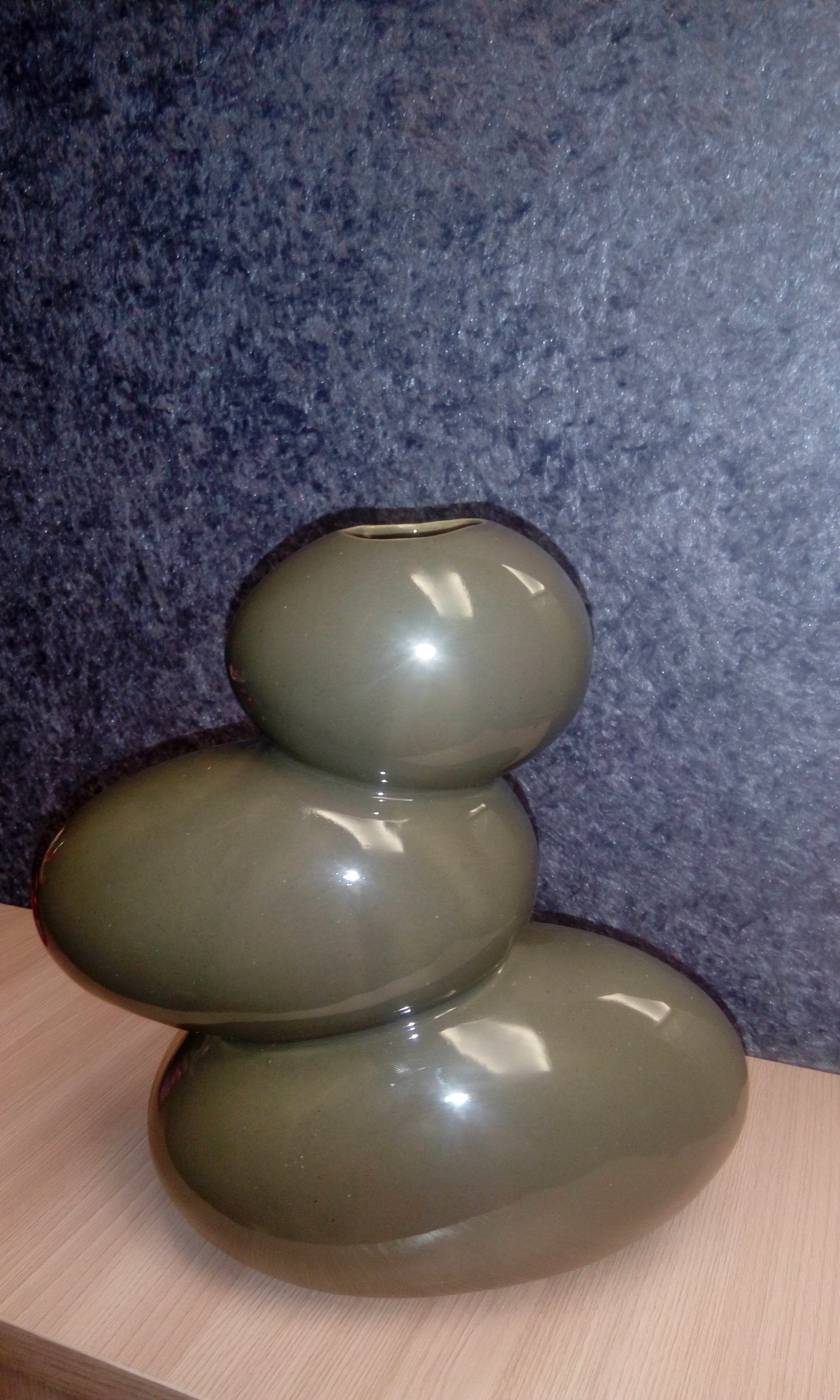 Фотография покупателя товара Ваза керамическая "Сбалансированные камни", настольная, серый цвет, 21 см - Фото 17