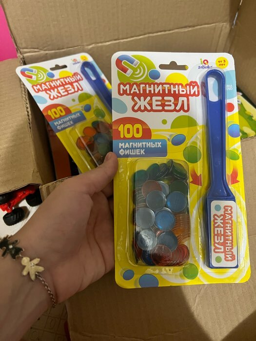 Фотография покупателя товара Магнитная игра «Магнитный жезл», 100 магнитных фишек, цвета МИКС, по методике Монтессори - Фото 2