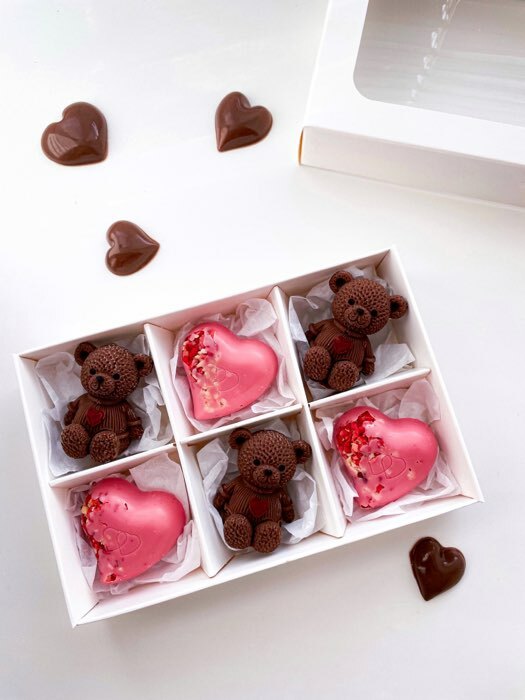 Фотография покупателя товара Форма для шоколада и конфет «Сердце», 20×12×2,5 см, 8 ячеек (4×4×1 см) - Фото 1