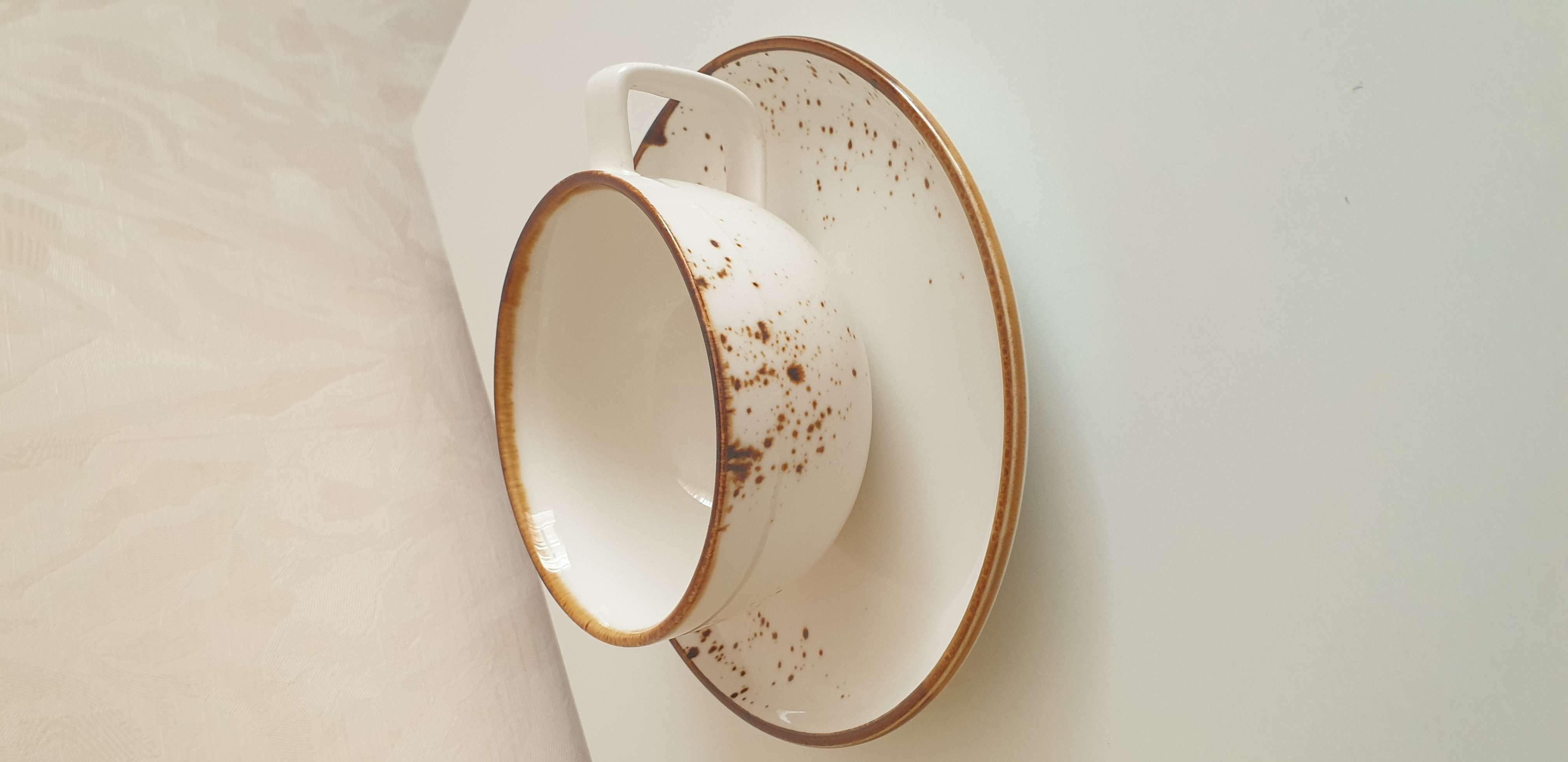Фотография покупателя товара Чайная пара фарфоровая Magistro «Церера», 2 предмета: чашка 250 мл, блюдце d=16,5 см, цвет белый