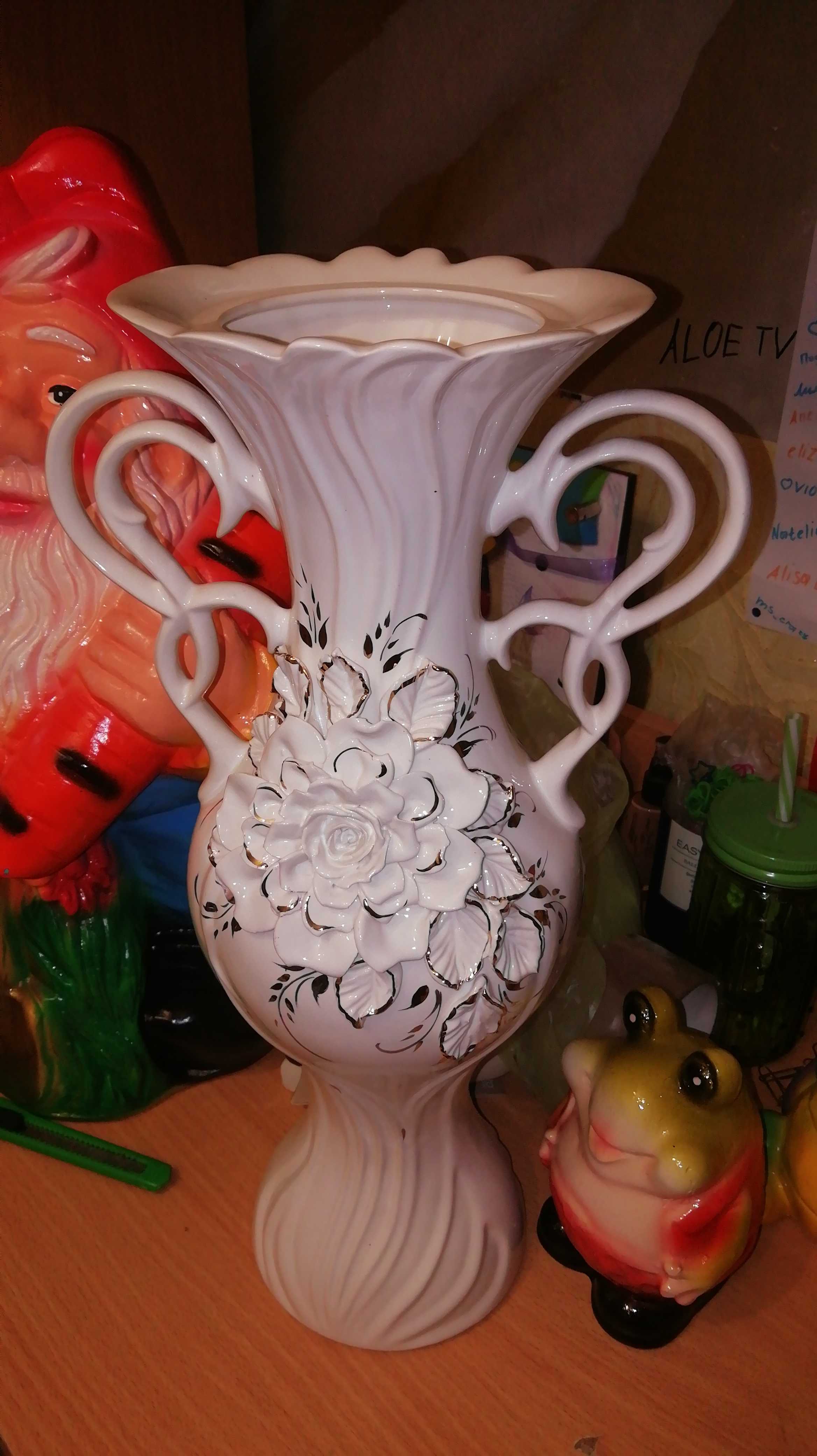 Фотография покупателя товара Ваза керамическая "Жасмин", напольная, лепка, золотистый декор, 40 см, микс - Фото 6