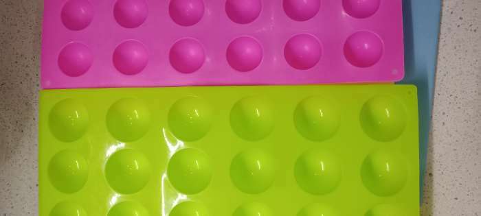 Фотография покупателя товара Форма для выпечки Доляна «Фигуры.Полусфера», силикон, 28,3×16,5 см, 24 ячейки (d=2,8 см), цвет МИКС