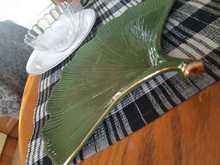 Фотография покупателя товара Блюдо керамическое сервировочное «Лист», 26×20 см, цвет зелёный - Фото 3