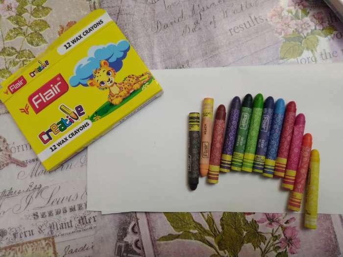Фотография покупателя товара Мелки восковые 12 цветов Flair Creative mini, круглые, картон, европодвес - Фото 2