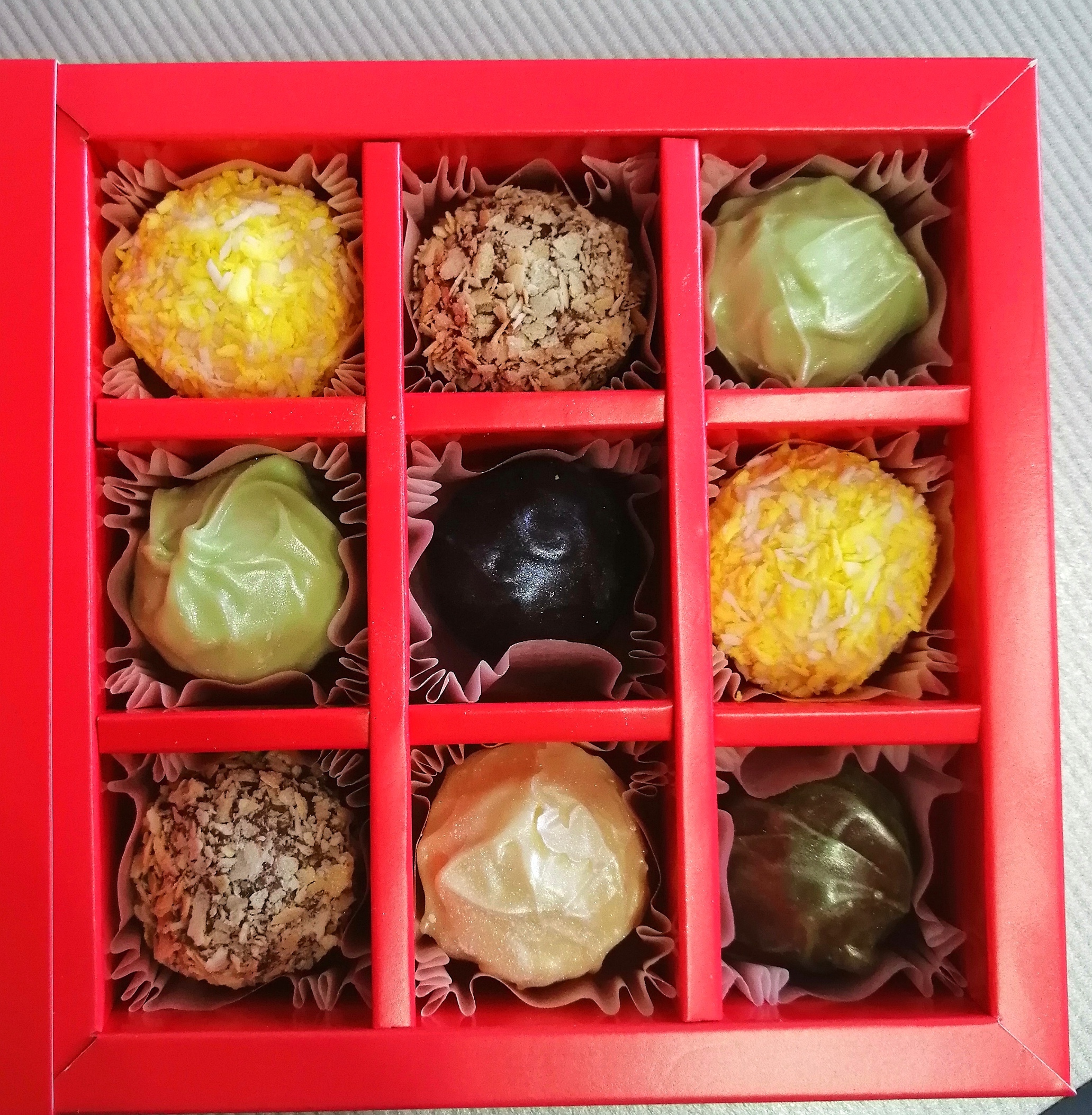 Фотография покупателя товара Упаковка для конфет 9 шт, 13,5 х 13,5 х 4 см, белый - Фото 7